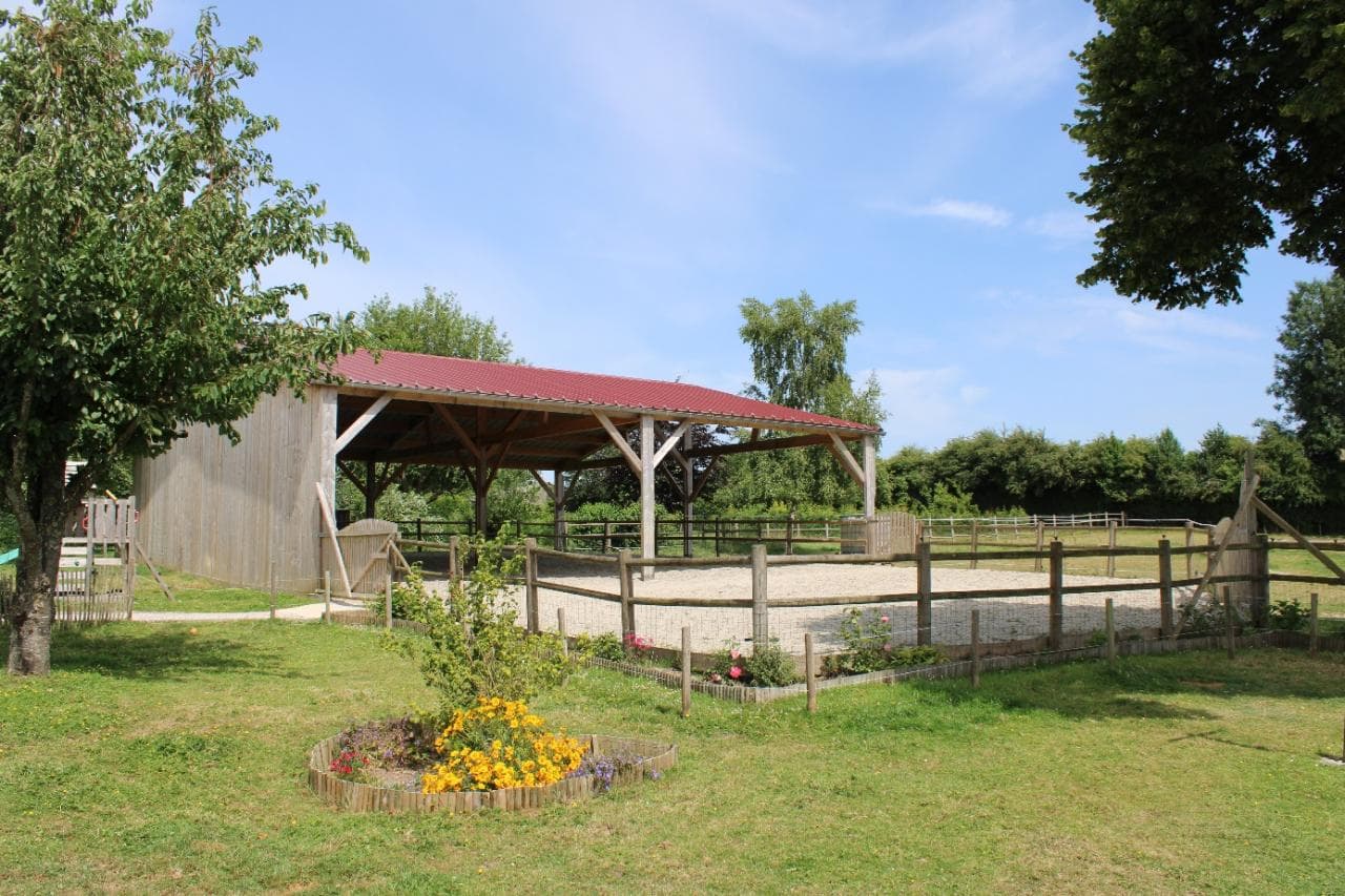 Manège semi-couvert